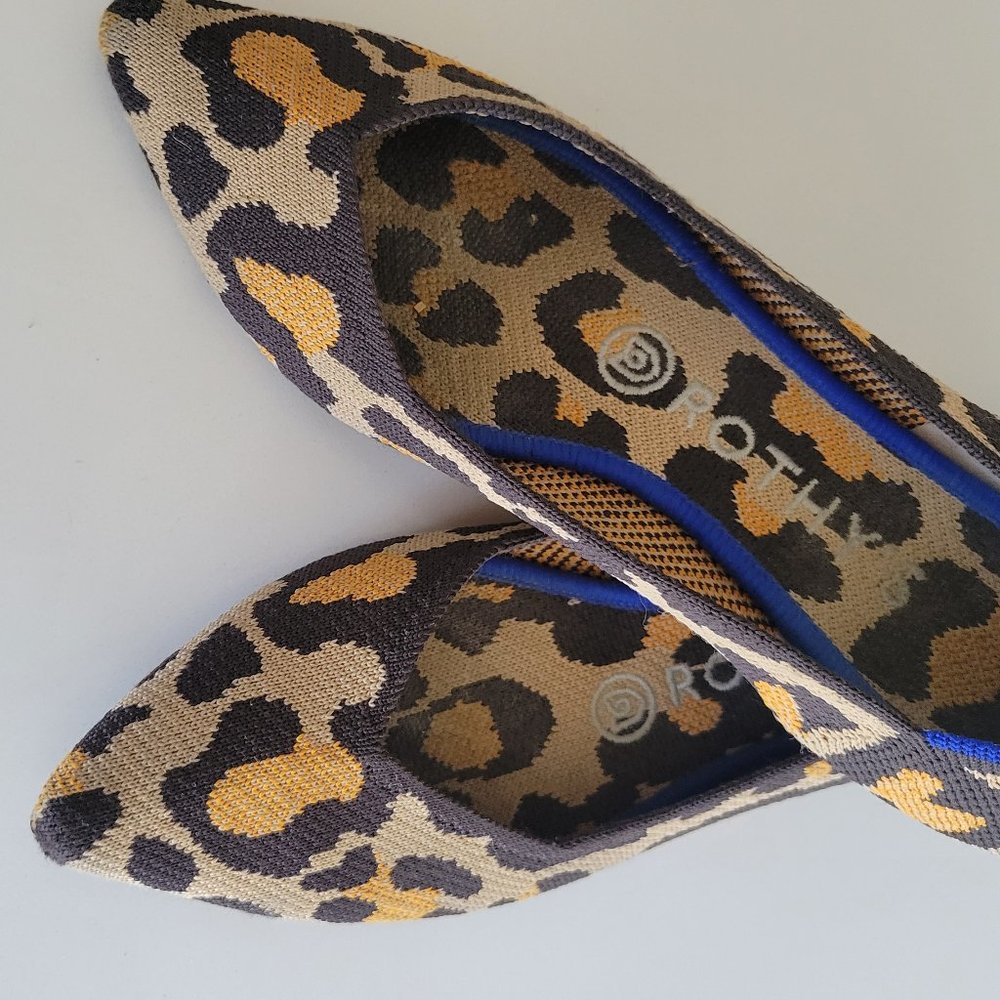 Size 7.5 animal print big cat rothys points